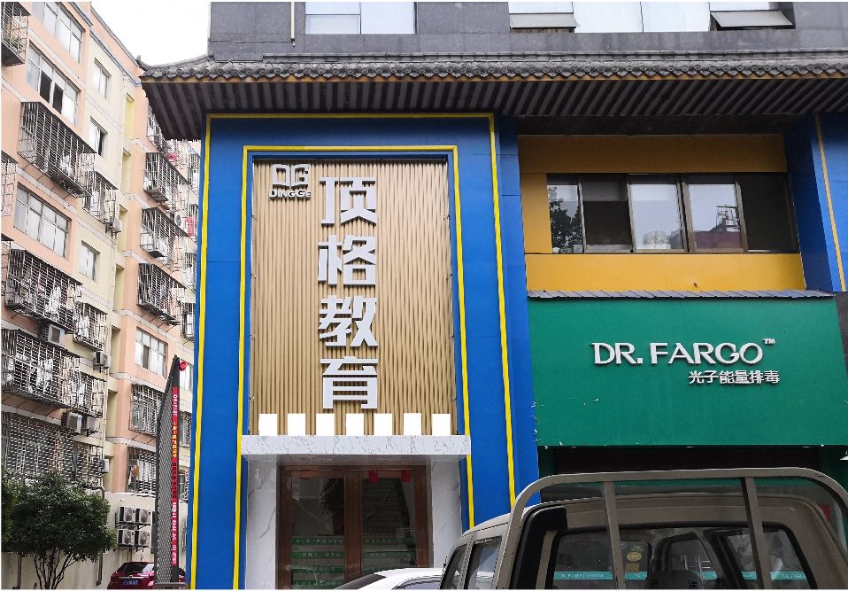 砚山门头设计要符合门店特色。