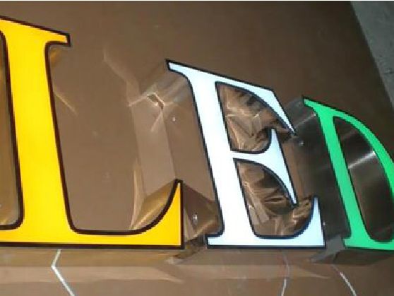 砚山介绍LED招牌的基础知识。